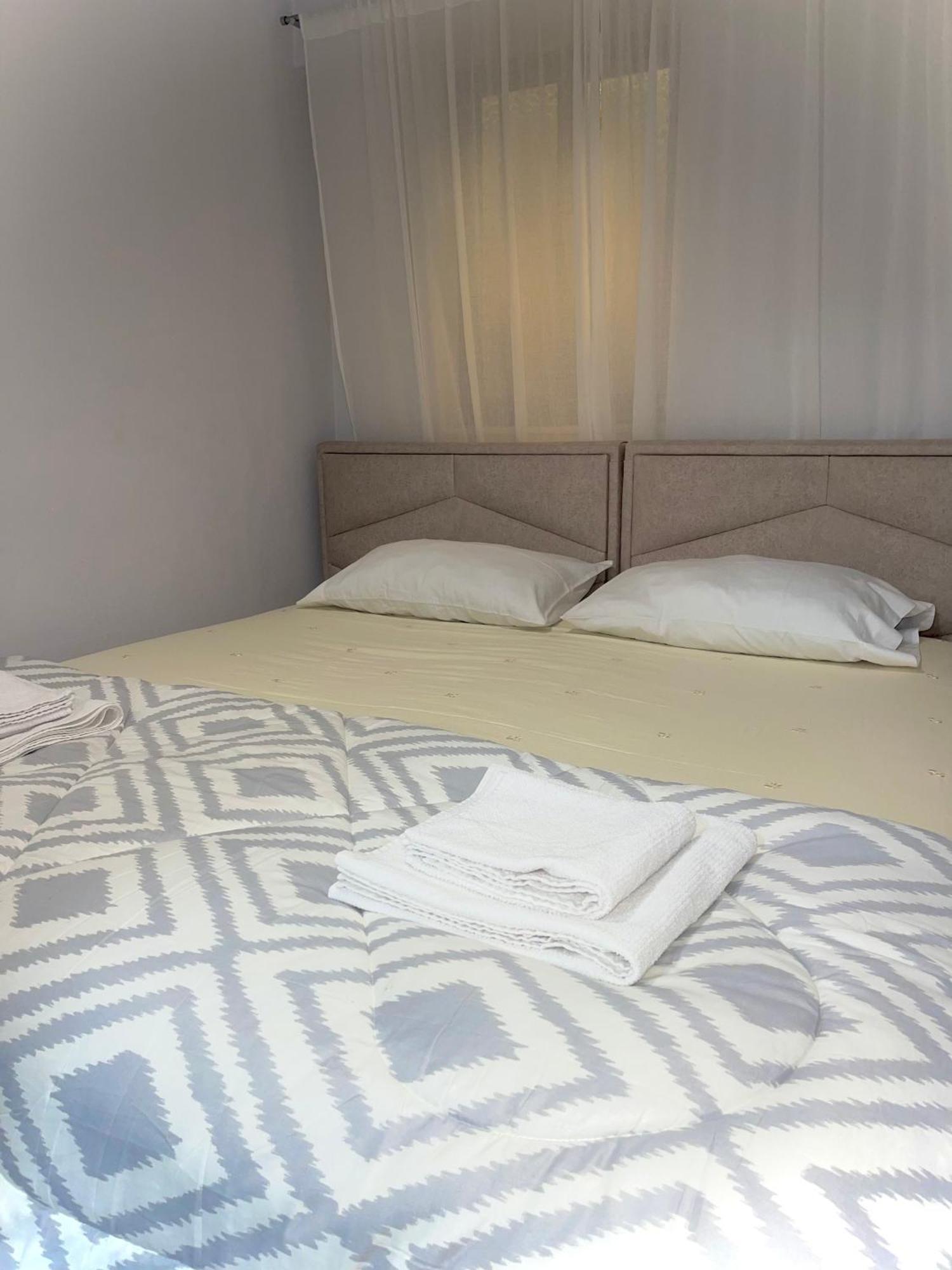 Citynest Apartments, 3-Minute Walk From The Skanderbeg Square Tirana Buitenkant foto